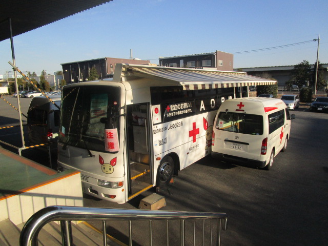 献血車が花王ロジスティクス株式会社を訪問している様子