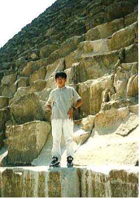 �s���~�b�h������Ă���΂͑傫���̂ł��B